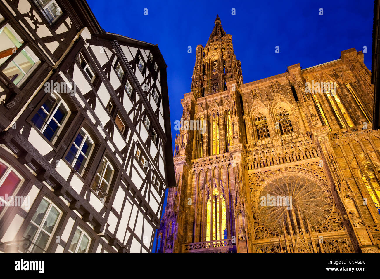 Frankreich, Bas-Rhin, Straßburg, Altstadt als Weltkulturerbe der UNESCO, Notre Dame Kathedrale und Fachwerk Häuser gelistet Stockfoto