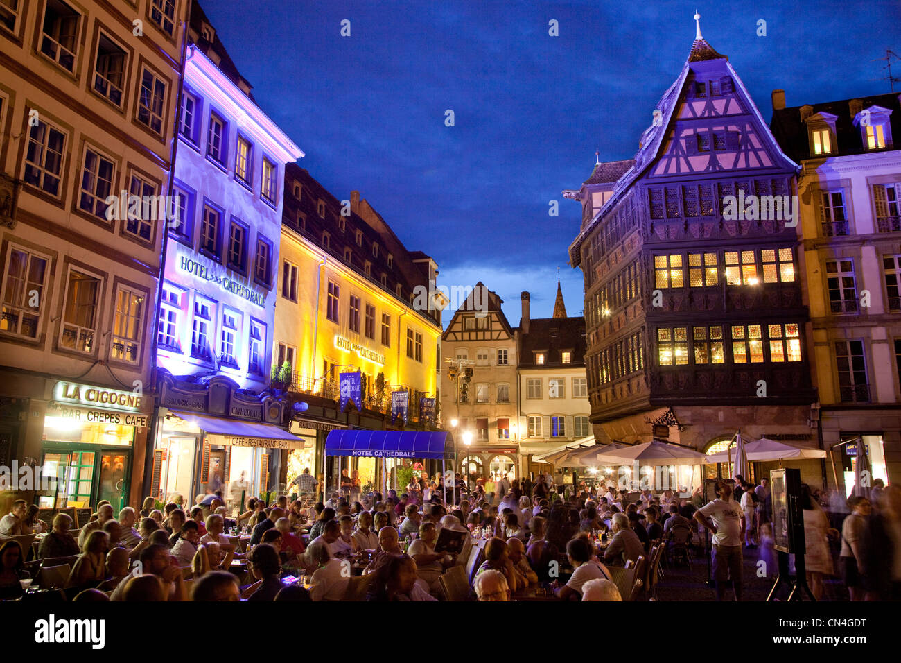 Frankreich, Bas-Rhin, Straßburg, Altstadt als Weltkulturerbe der UNESCO, Restaurant und Café Terrassen am Place De La aufgeführt Stockfoto