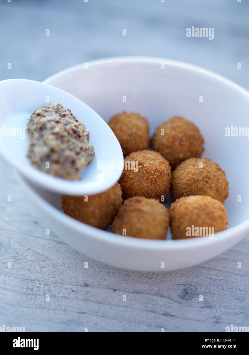 Niederlande, Amsterdam, feature: Amsterdam, Zwanzigtausend Meilen unter dem Meer, Bitterballen (fleischbasierten Snack mit Stockfoto