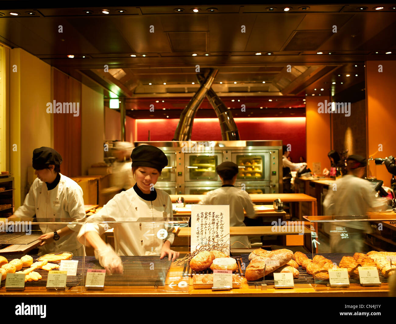 Japan, Tokyo, Feature: der Palast von Tokio, Punkt et Ligne Bäckerei Stockfoto