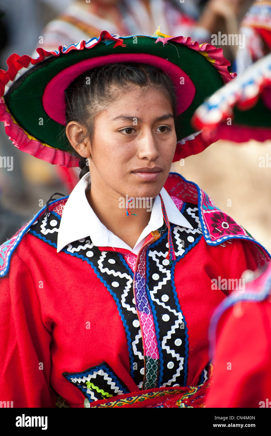 Peru, Cuzco Provinz, Cuzco, Tänzerin in Tracht für das Corpus Christi fest Stockfoto