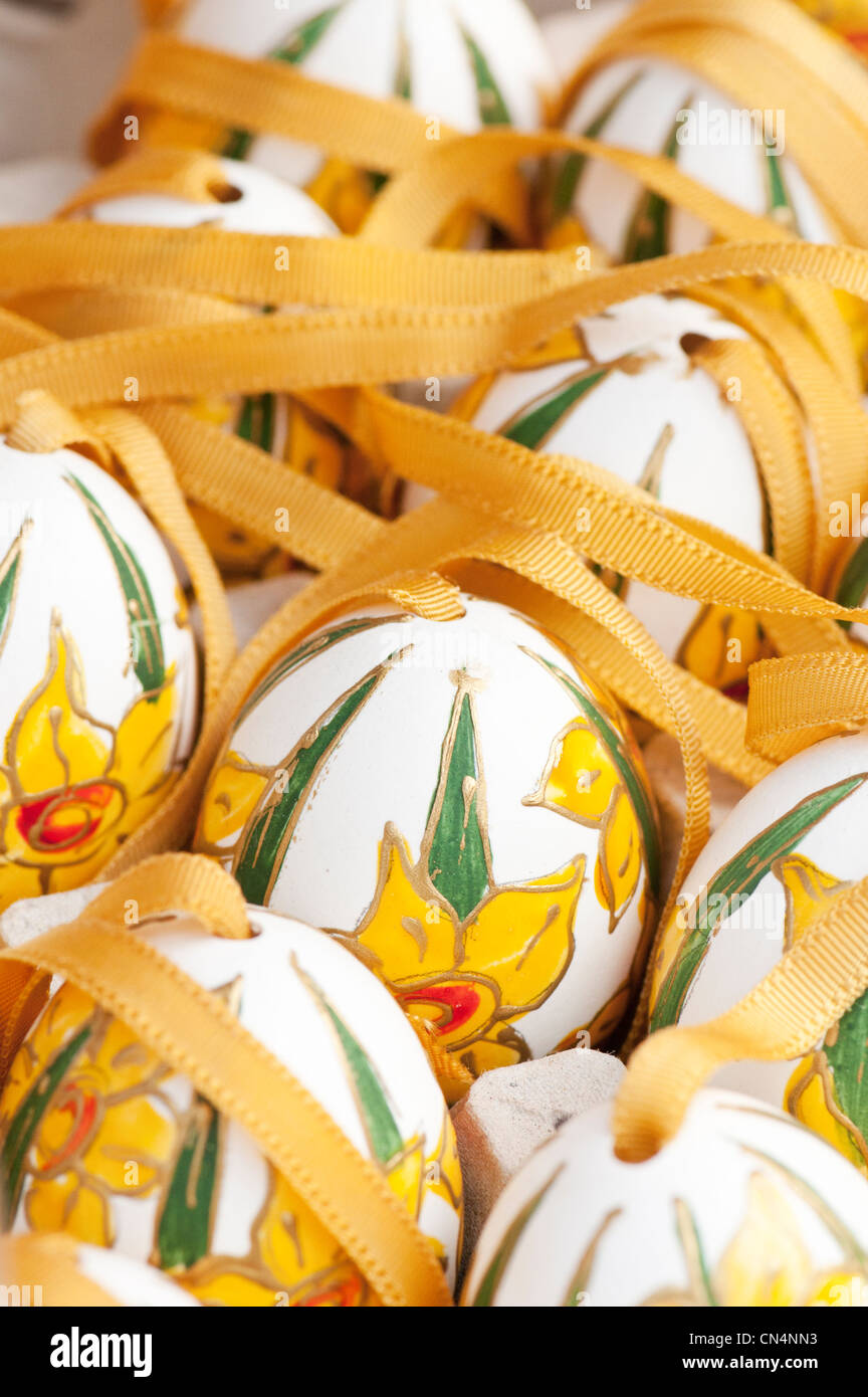 Hand bemalt und Hand verziert Eierschalen Ostern an das alte Wien Ostermarkt auf der Freyung, Wien zu feiern. Stockfoto