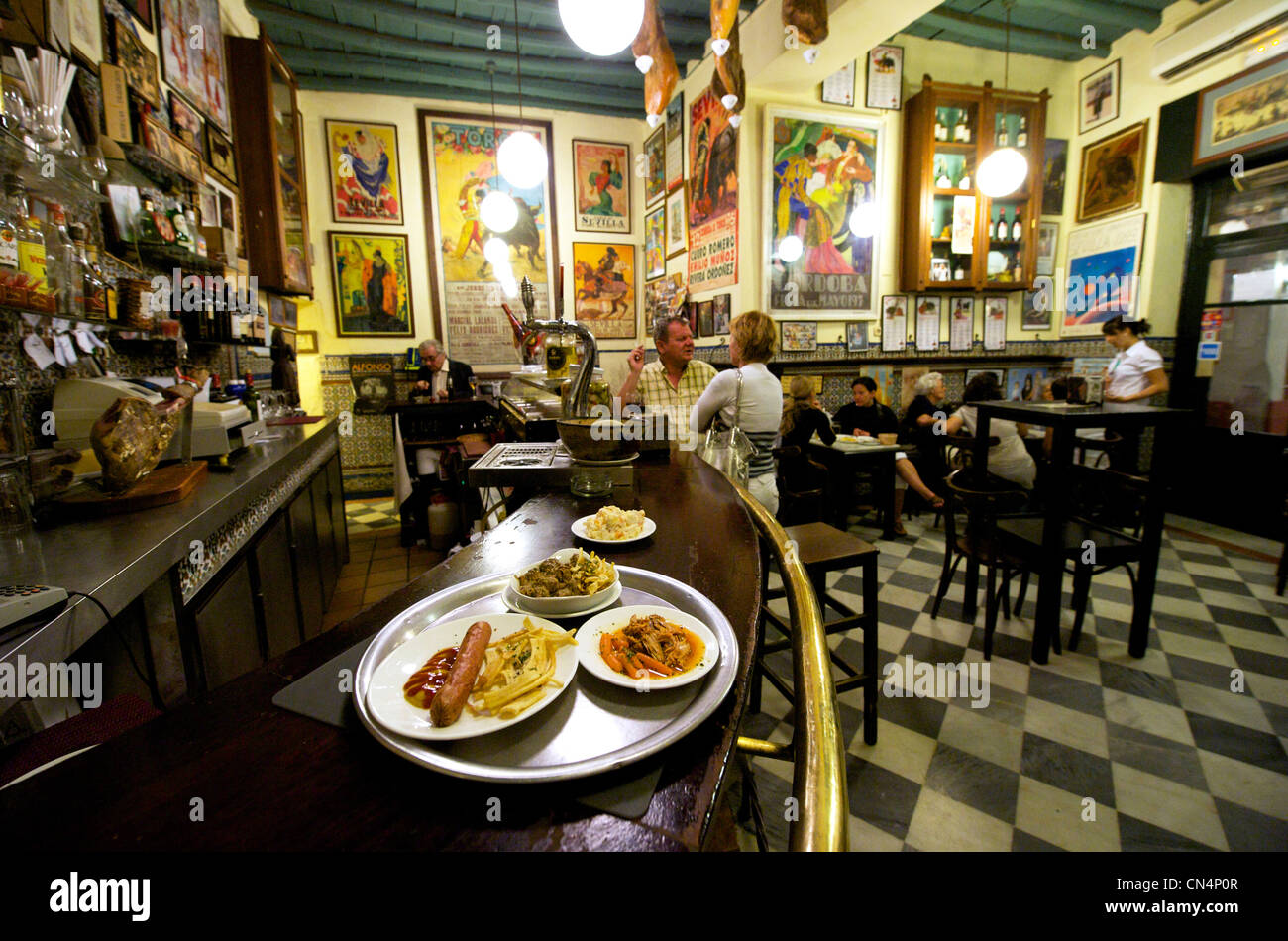 Spanien, Andalusien, Sevilla, Viertel Santa Cruz, Casa Placido, Tapas-bar Stockfoto