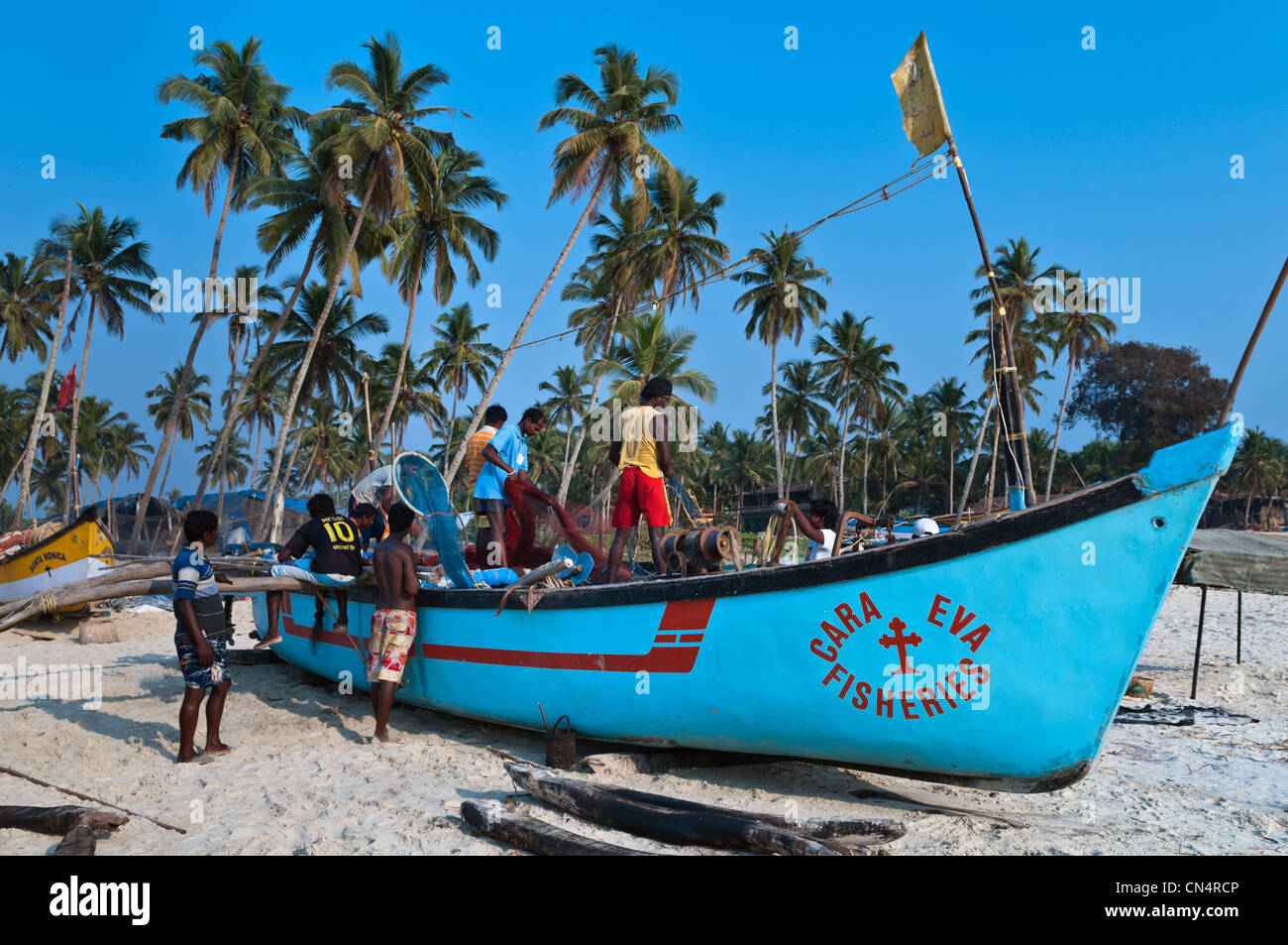 Fischer bei der Arbeit Colva Beach Goa Indien Stockfoto