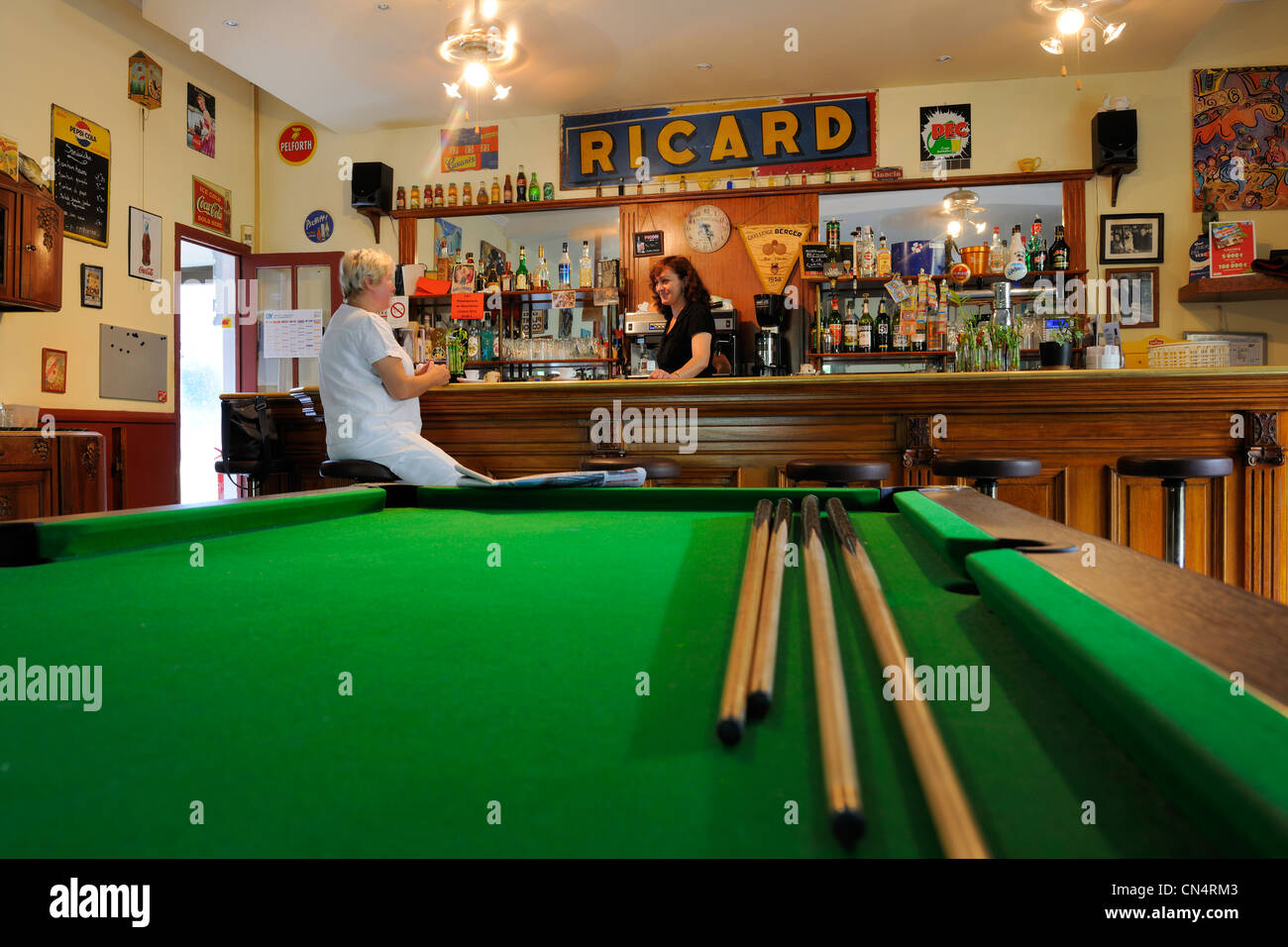 Frankreich, Herault, Beziers, Cafe de Plaisance im Port-Neuf (neuer Hafen) entlang des Canal du Midi Stockfoto