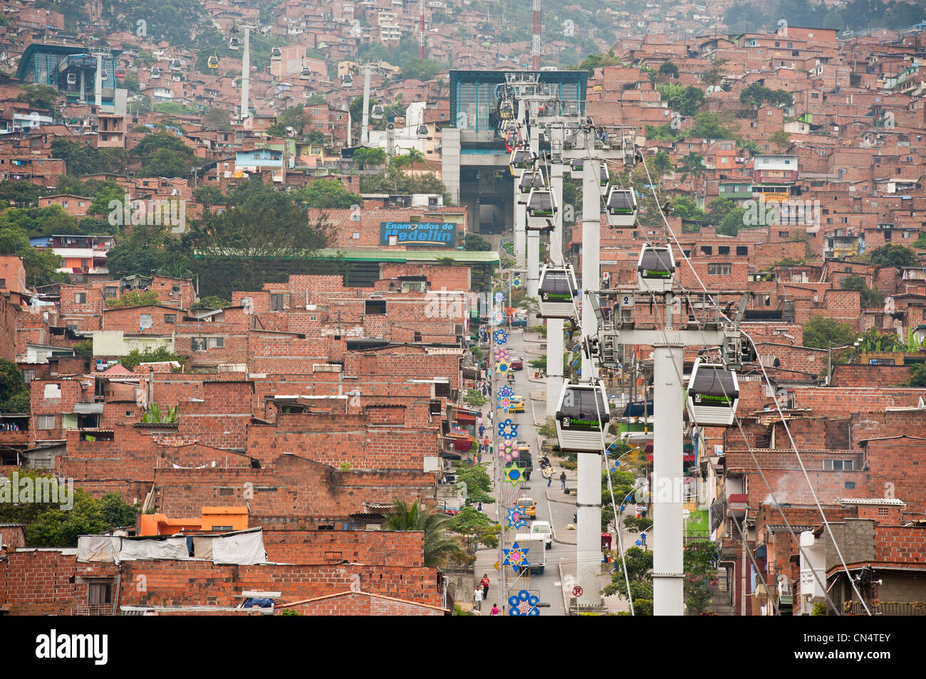 Kolumbien, Antioquia Abteilung, Medellin, Santo Domingo Savio Bezirk von armen Familien (Favela) bewohnt das Metro-Kabel Stockfoto