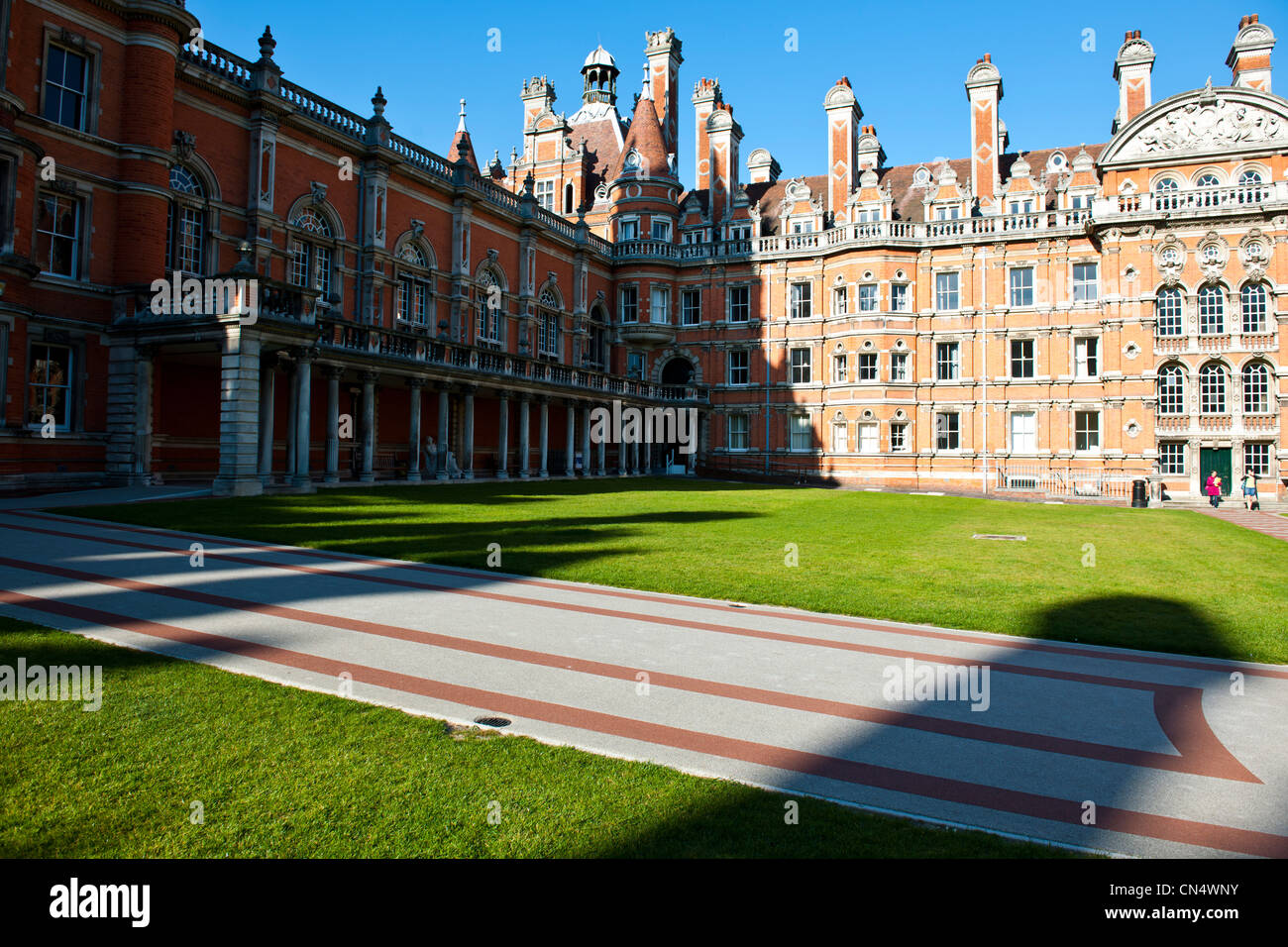 Ansichten des inneren Hof & Fassade, Royal Holloway College war eine nur für Frauen Institution, 1886 von Königin Victoria offiziell eröffnet Stockfoto