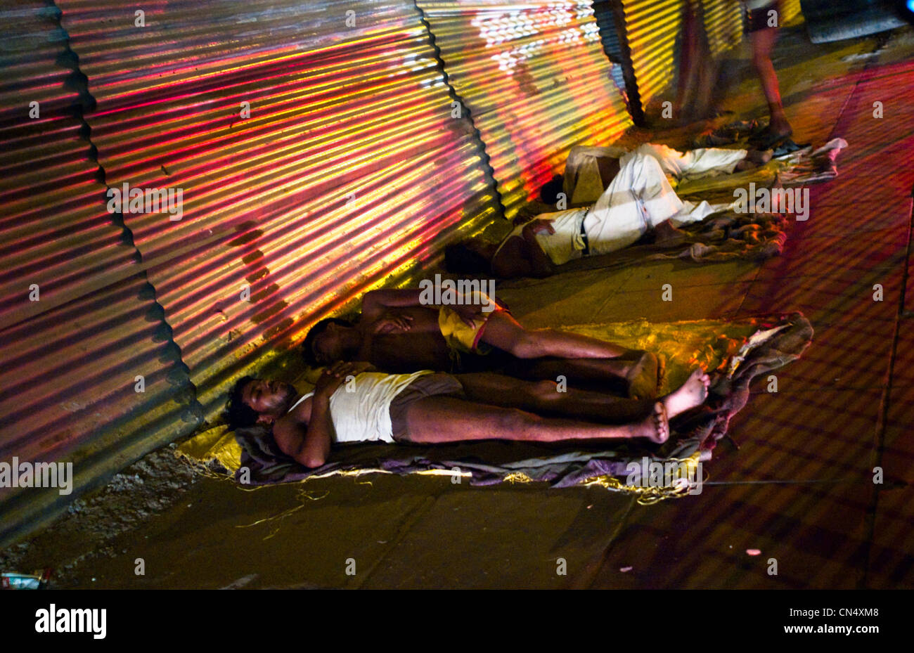 Menschen auf der Straße in Indien, Delhi Verlegung Stockfoto