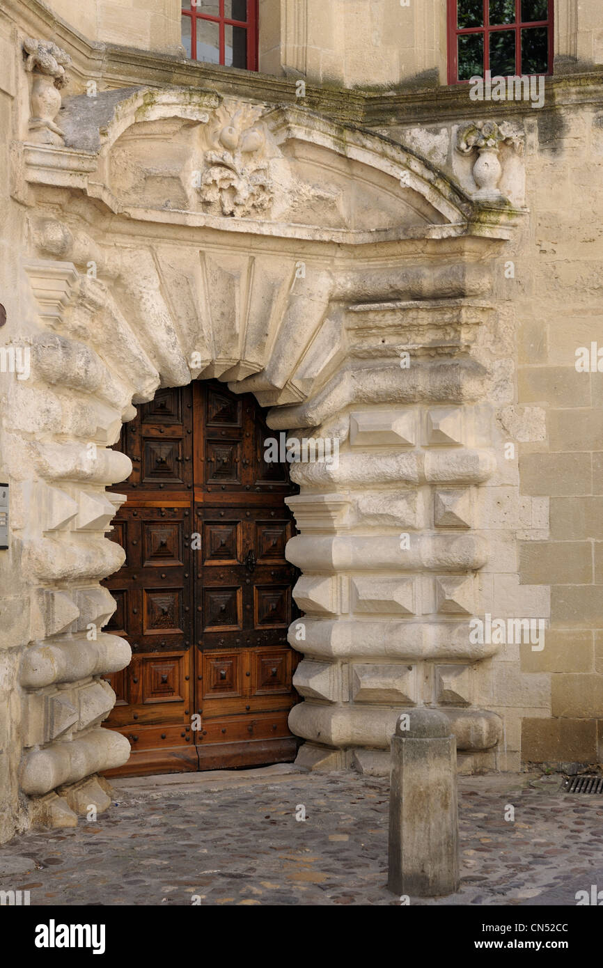 Frankreich, Gard, zahlt d'Uzege, Uzes, 1 Rue Saint Etienne, altes mittelalterliche Tor mit Diamant geformte Ornamente aus dem französischen König Stockfoto