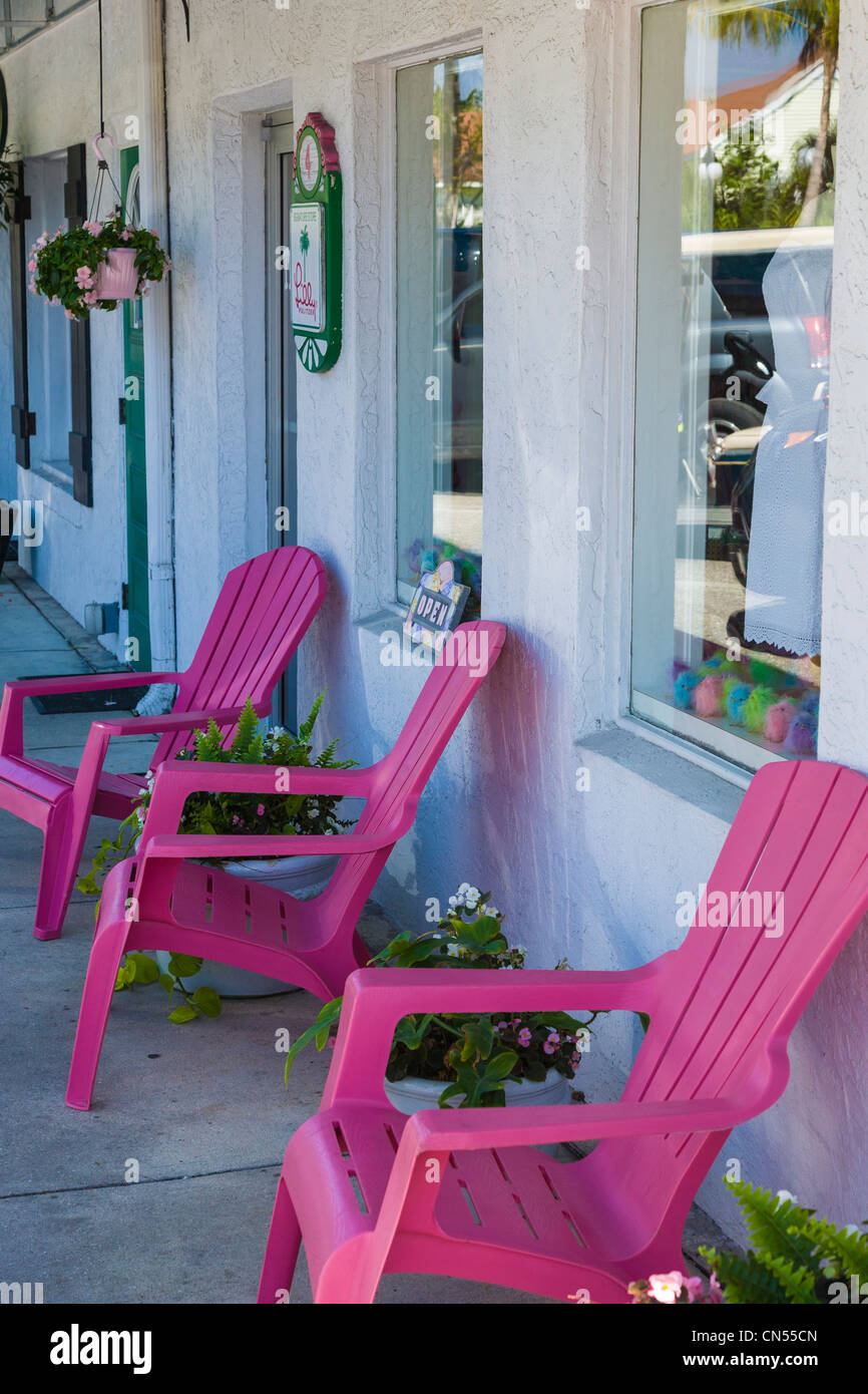 Shop mit rosa Stühle in Boca Grande auf Gasparilla Island Florida Stockfoto