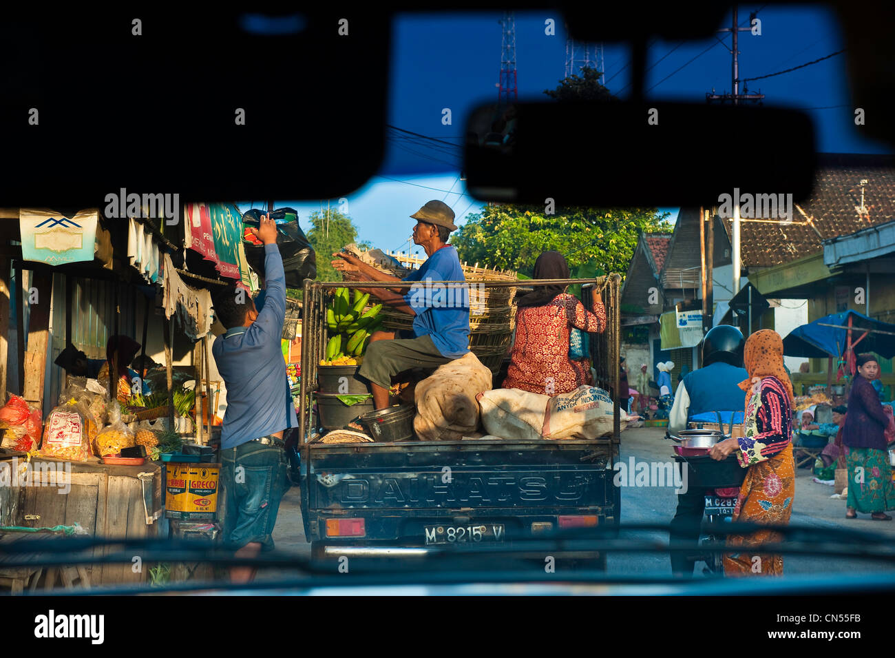Indonesien, Java, Java Provinz Ost, Madura Island, Pasongsongan Dorf, auf der Straße Stockfoto