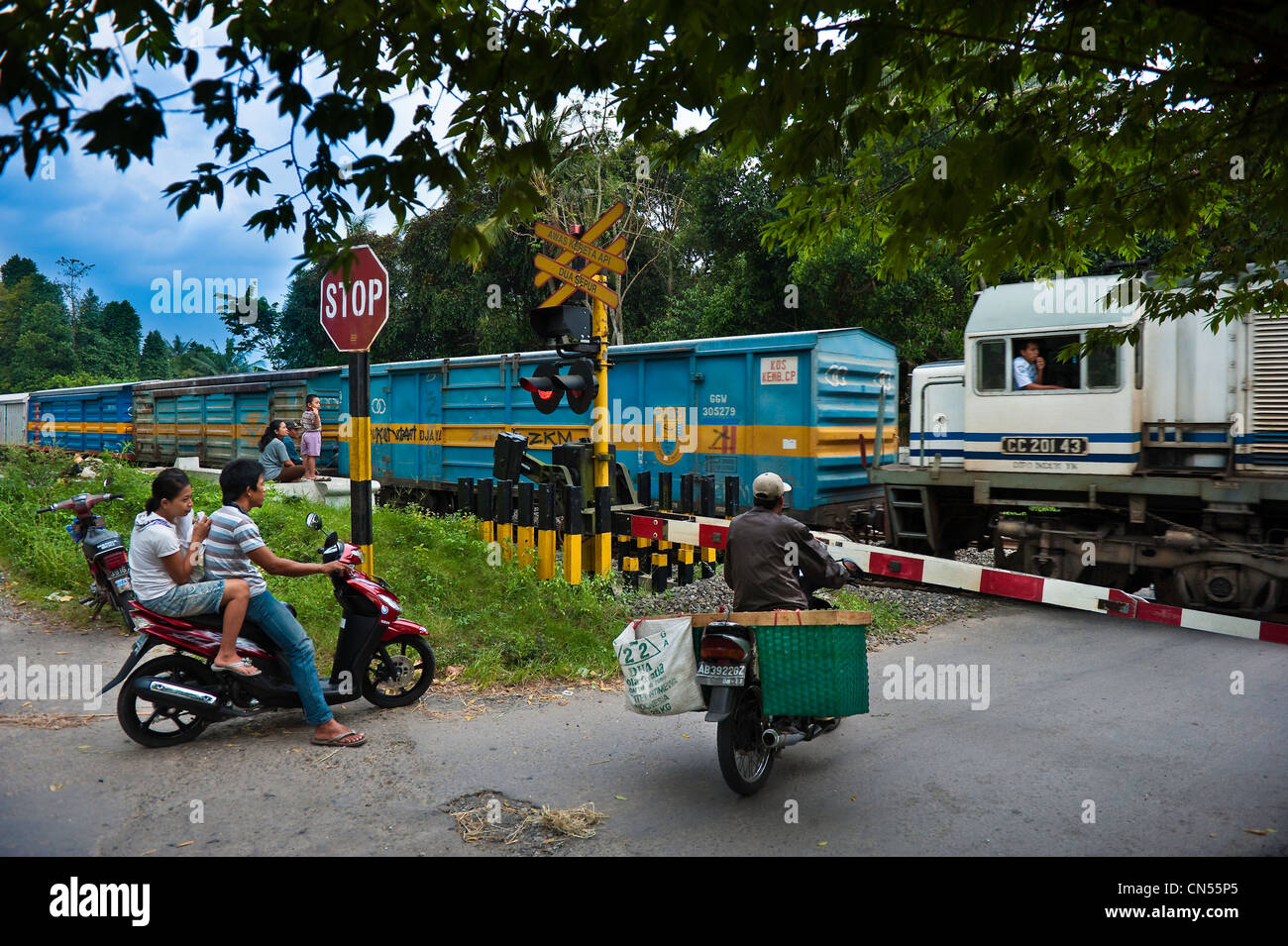 Indonesien, Java, Yogyakarta Region, in der Nähe von Yogyakarta, Bahnübergang Stockfoto