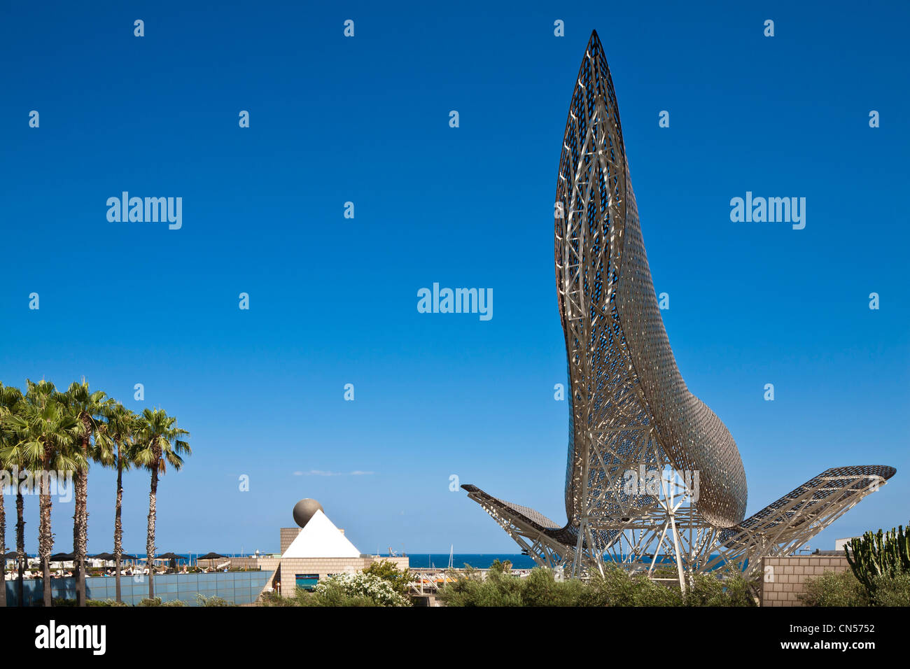 Spanien, Cataluna, Barcelona, Peix oder Balena (Wal)-Skulptur von der kanadischen amerikanische Architekt Frank Owen Gehry, Blick von der Stockfoto