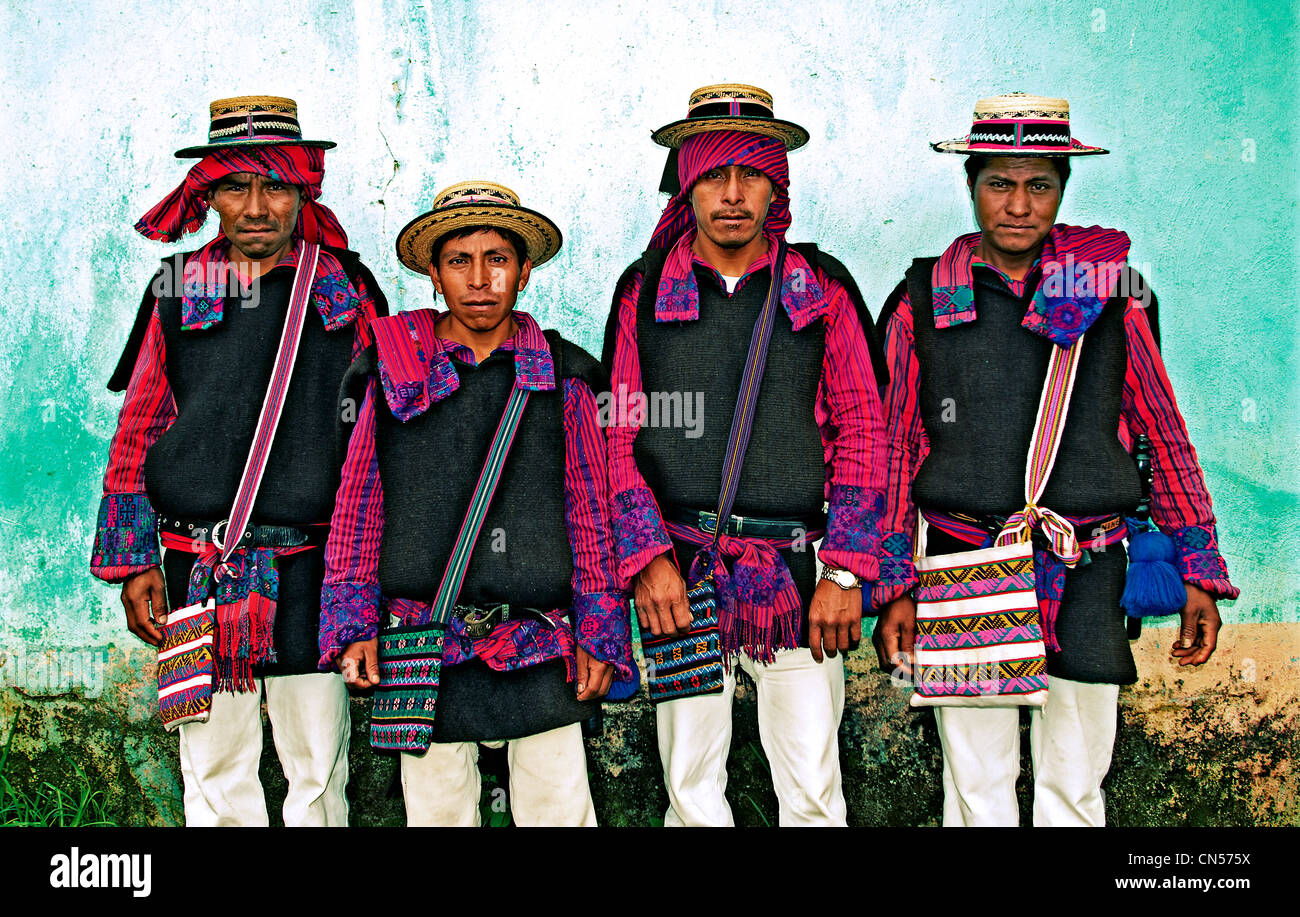 Maya-Indianer aus dem Dorf San Juan Atitan Stockfoto