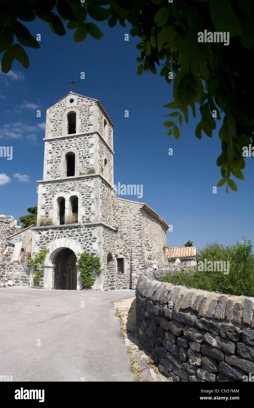 Frankreich, Ardeche, Plateau du Coirons, Saint Laurent Sous Coirons, Kirche aus dem 12. Jahrhundert Stockfoto