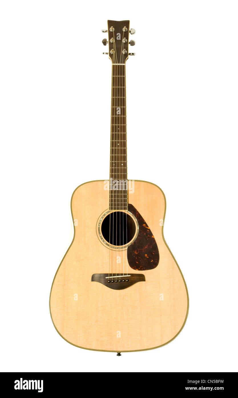 Yamaha Westerngitarre vor weißem Hintergrund Stockfoto