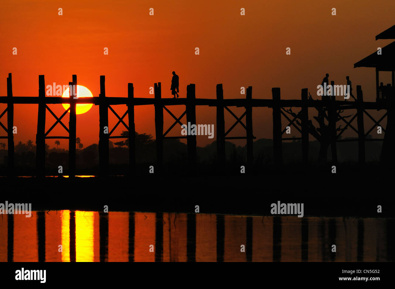 U Bein, See Taungthman und Brücke in Teakholz, Amarapura, Mandalay-Division, Myanmar (Burma) Stockfoto