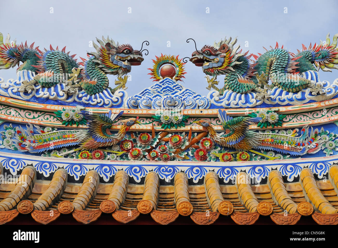 Thailand, Bangkok, Detail des Daches eines chinesischen Tempels Stockfoto