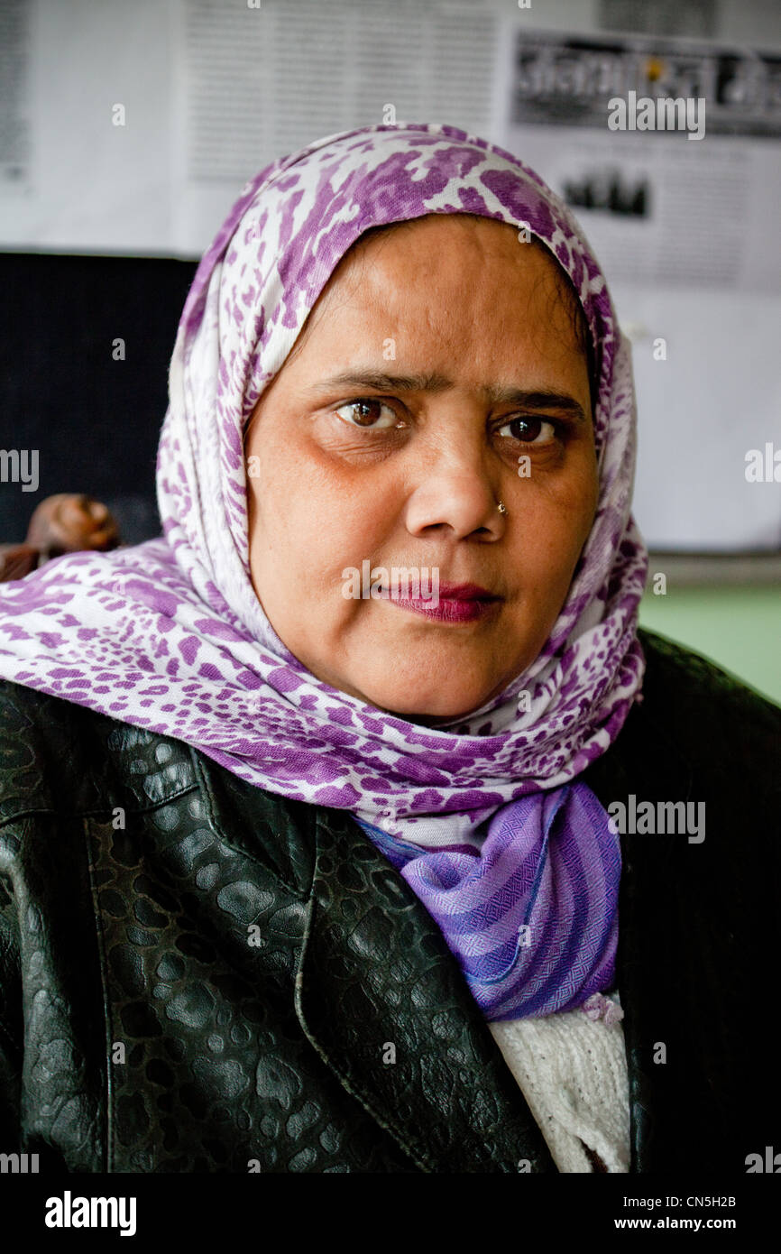 Dehradun, Indien. Indische Muslimin, Direktor der Académie Tasmia Unterricht Nähen und damit verbundene Fähigkeiten für junge Frauen. Stockfoto