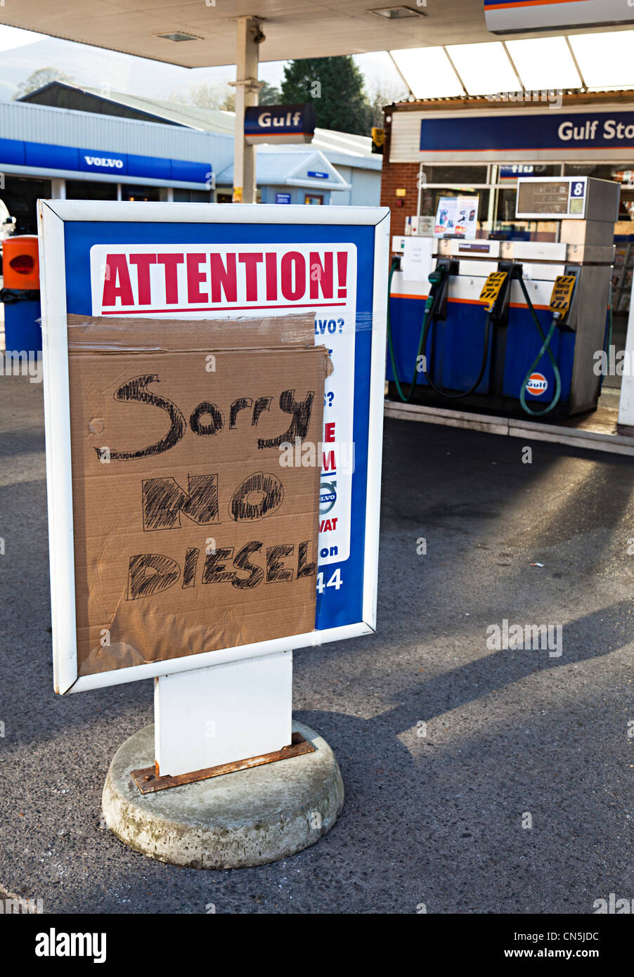 Gulf-Tankstelle mit Sorry No Diesel Schild, Abergavenny, Wales, UK Stockfoto