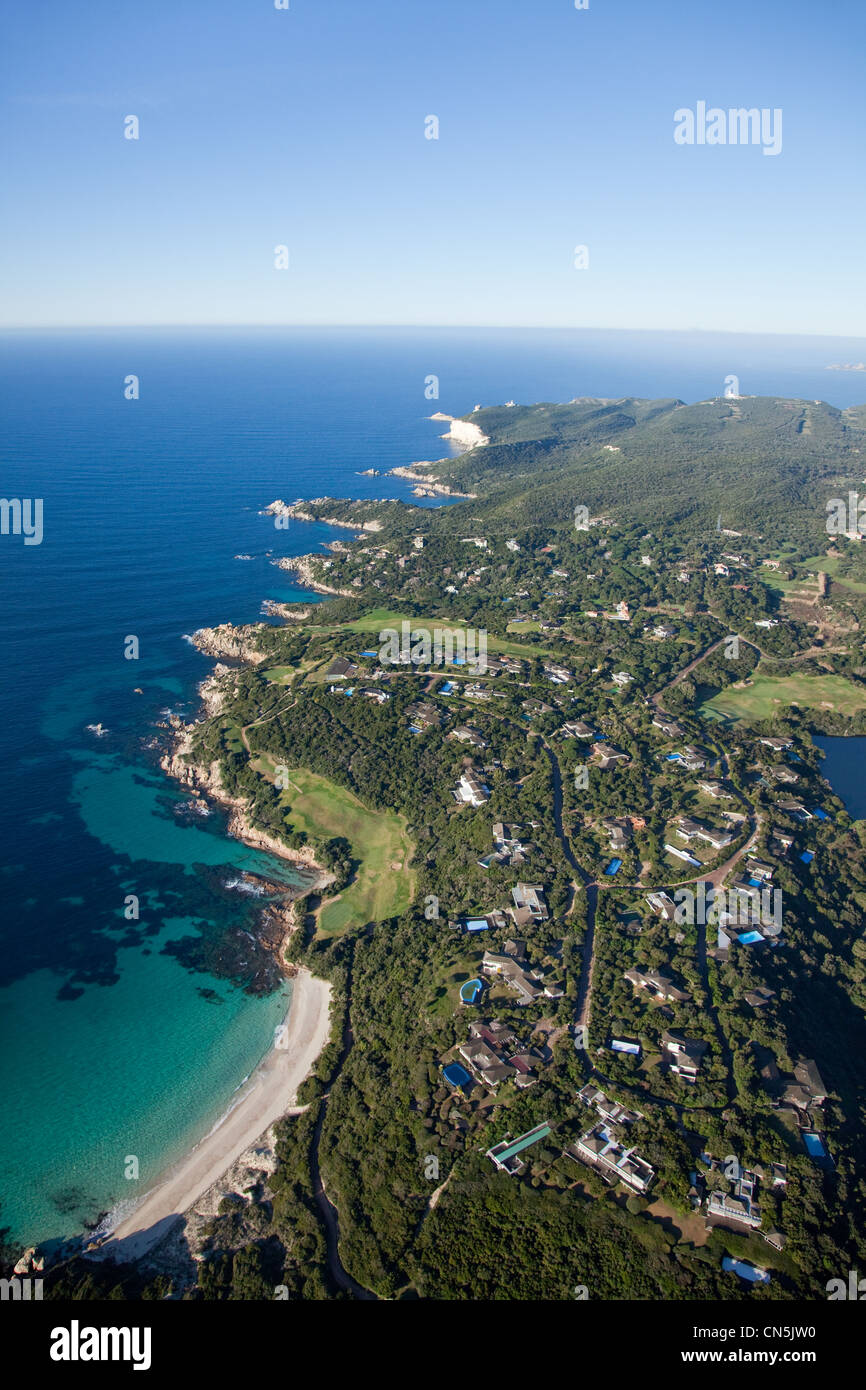 Frankreich, Corse du Sud, Pointe de Sperone, Golfplatz Sperone, Sperone Strand Villa mit Pool (Luftbild) Stockfoto