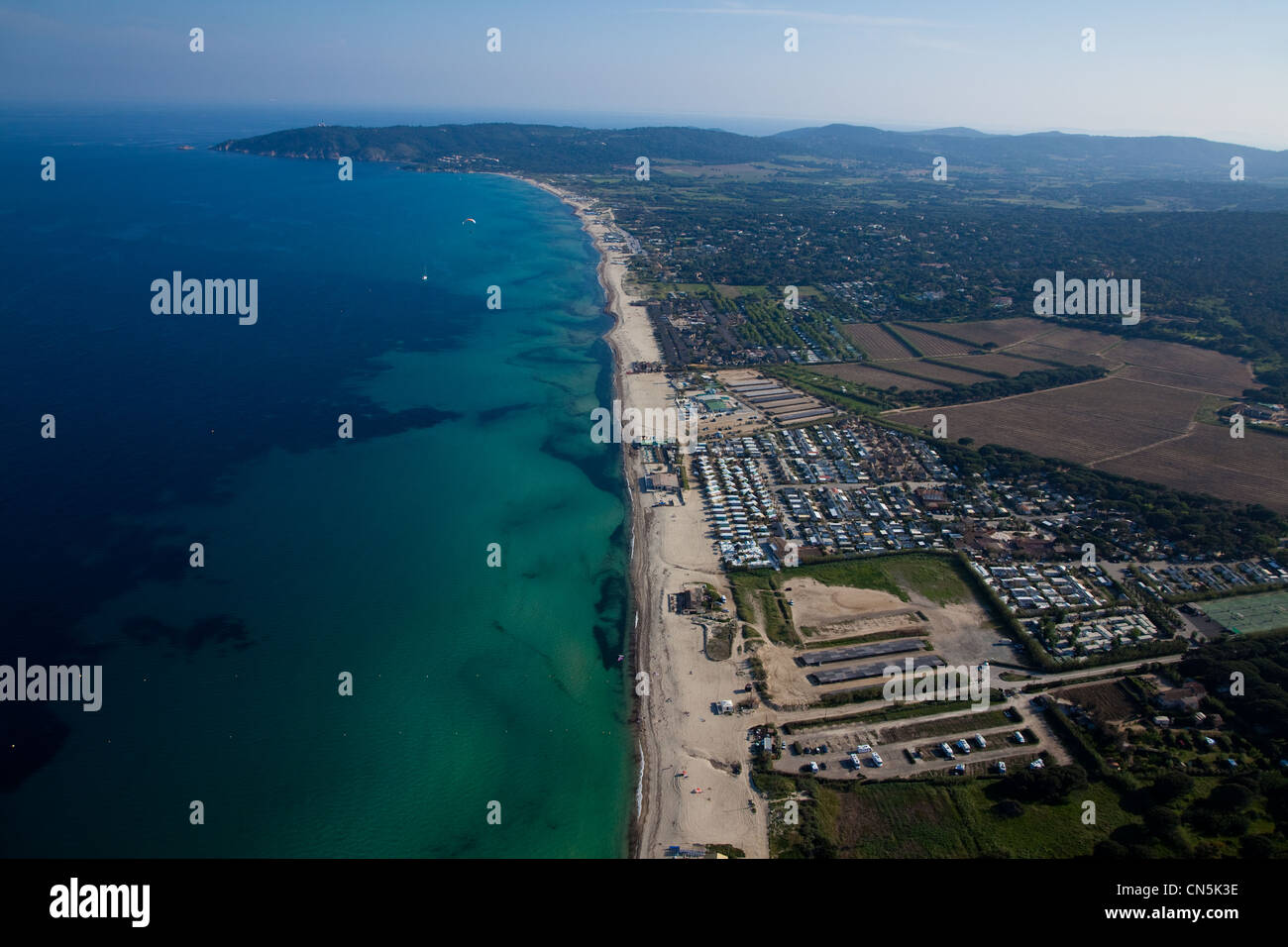 Frankreich, Var, Presqu'ile de St Tropez, Ramatuelle, Pampelonne Strände (Luftbild) Stockfoto