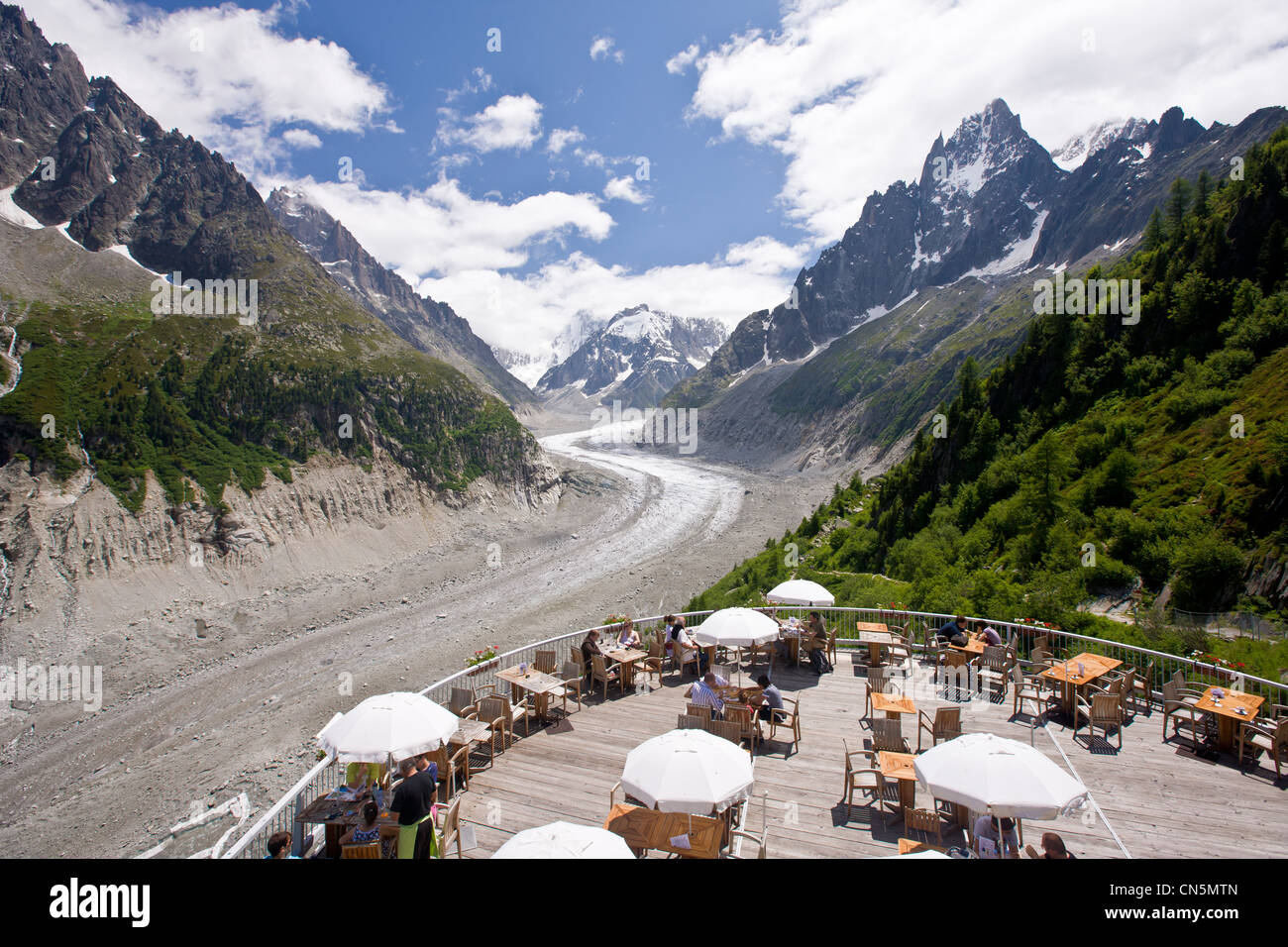 Frankreich, Haute Savoie, Chamonix-Mont-Blanc, Massif du Mont Blanc, Le Montenvers Montenvers Bahnhof mit Blick auf das Mer de Stockfoto