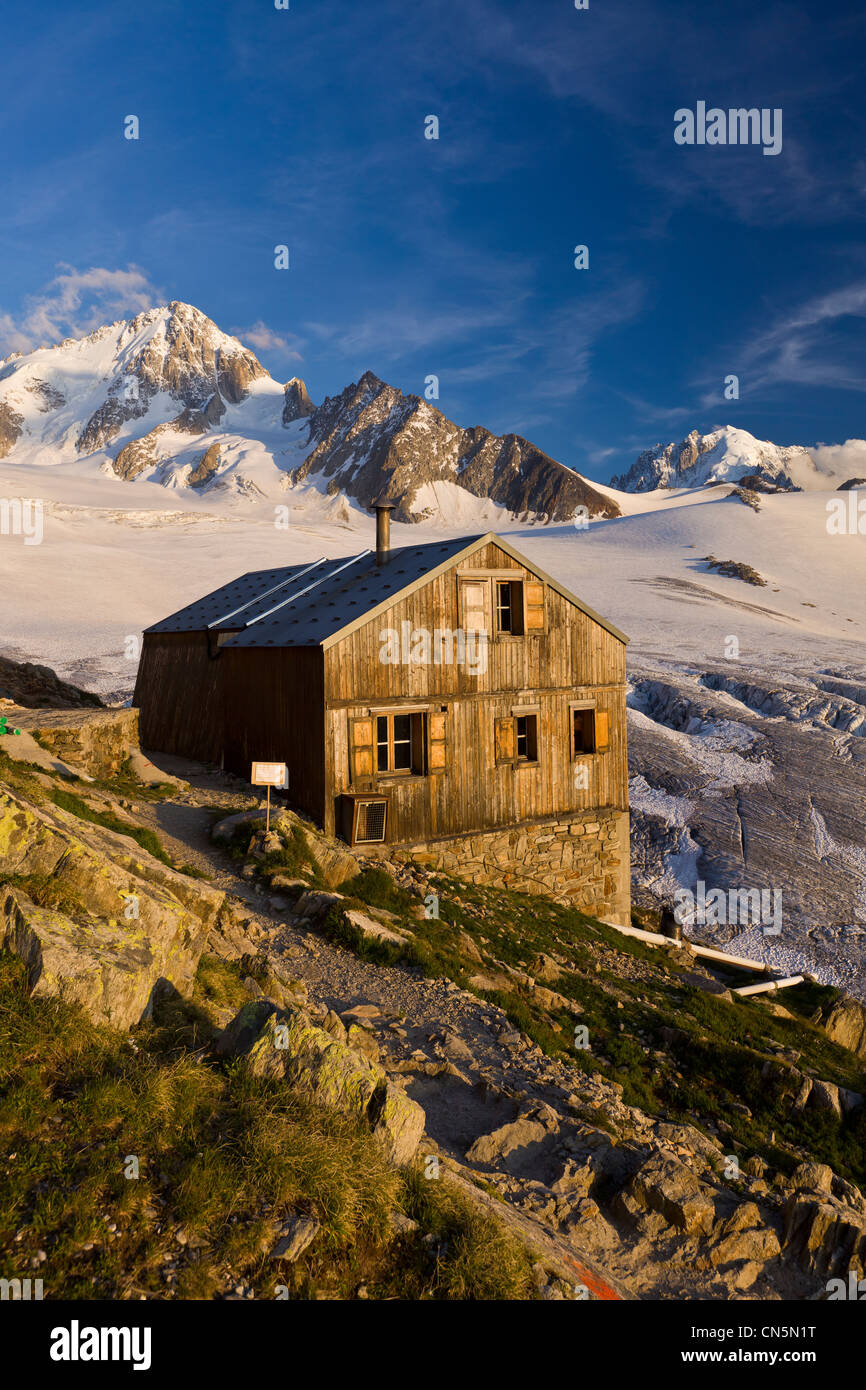 Frankreich, Haute Savoie, Massif du Mont-Blanc, Chamonix-Mont-Blanc, Albert 1er-Hütte (2702m) mit Blick auf den Glacier du Tour, Stockfoto