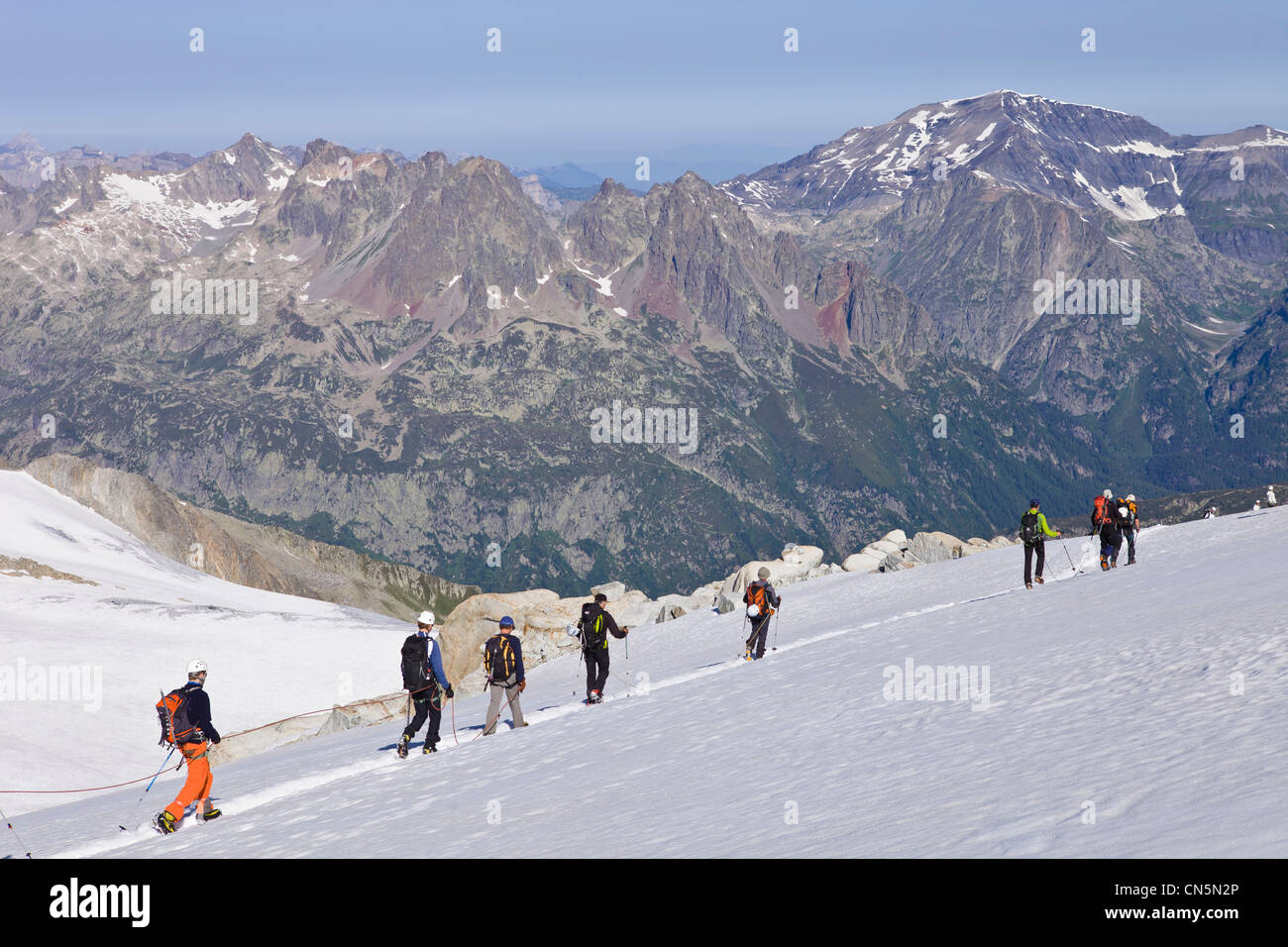 Glacial, Chamonix Mont Blanc, Haute Savoie, Frankreich Fahrt mit dem Glacier du Tour mit Blick auf das Massiv des Aiguilles Stockfoto