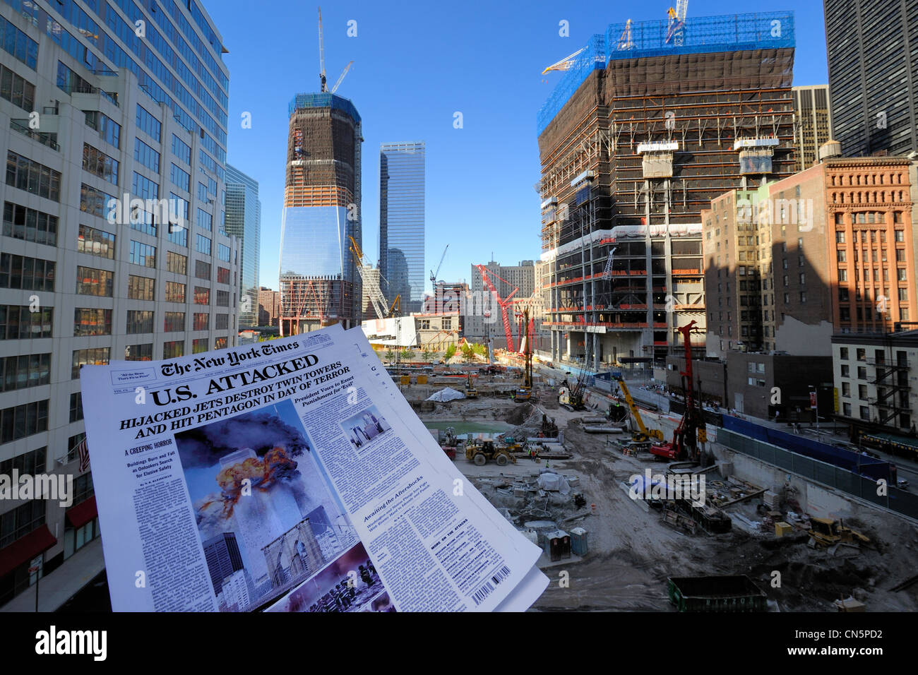 Vereinigte Staaten, New York City, Manhattan, Wiederaufbau am Ground Zero mit dem One World Trade Center (Freedom Tower), lesen Stockfoto