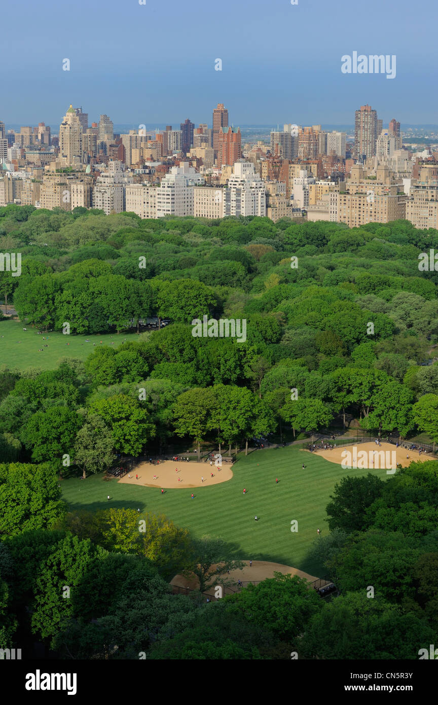 USA, New York City, Manhattan, Central Park und Central Park East Wolkenkratzer Stockfoto