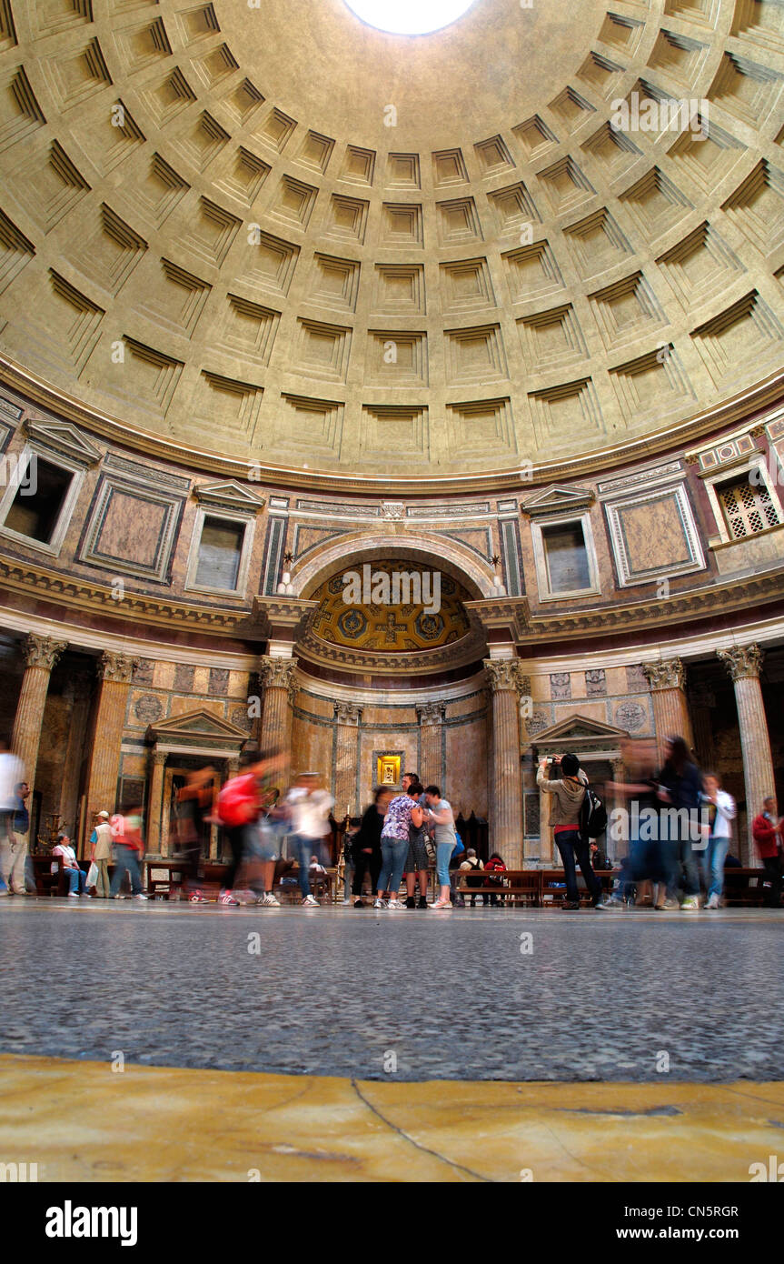 Italien Rom alte Stadt Innenraum des Pantheons am Piazza della Rotanda Stockfoto