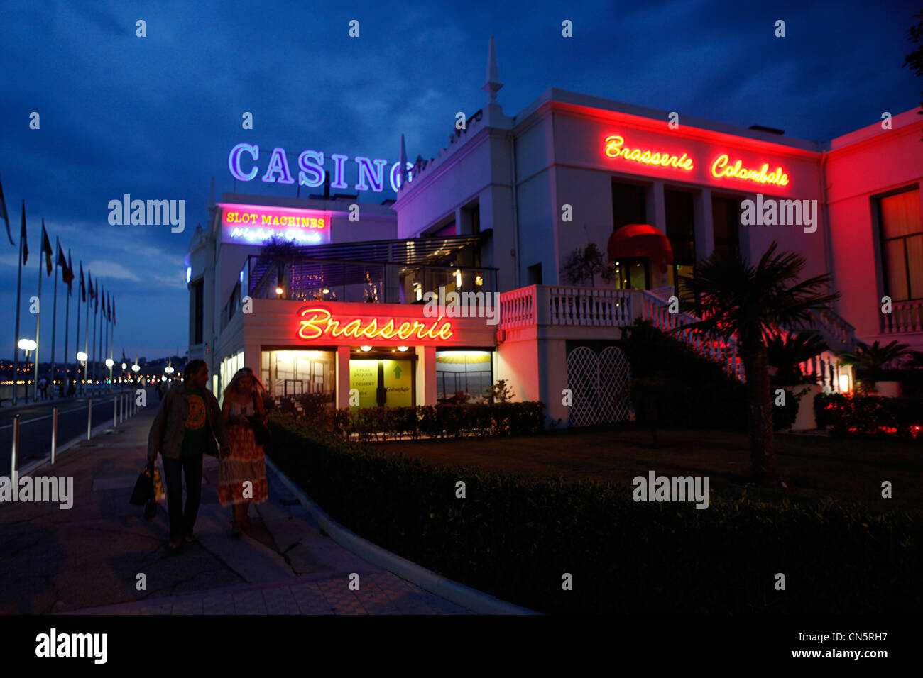 Frankreich, Alpes Maritimes, Menton, Casino in der Nacht Stockfoto