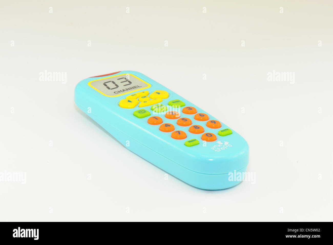 Spielzeug Fernbedienung TV Kontrolle blau mit roten Tasten getroffen auf weißem Hintergrund Stockfoto