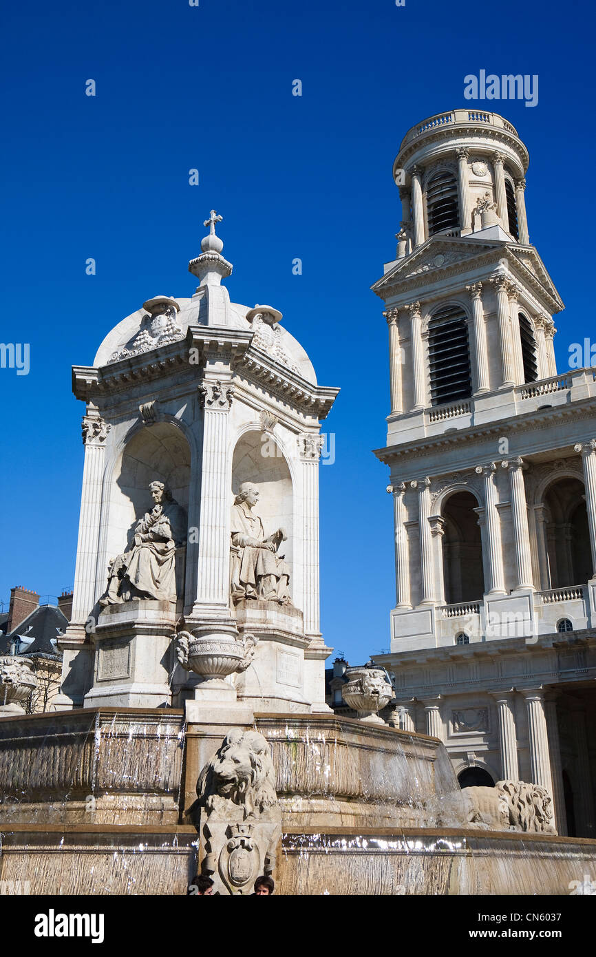 Frankreich, Paris, St-Sulpice Brunnen auf St Sulpice Square und St. Sulpice-Kirche im Hintergrund Stockfoto