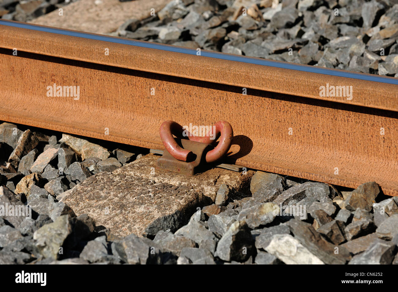 Nahaufnahme Detail eines Eisenbahn-Strecke-Clips Stockfoto