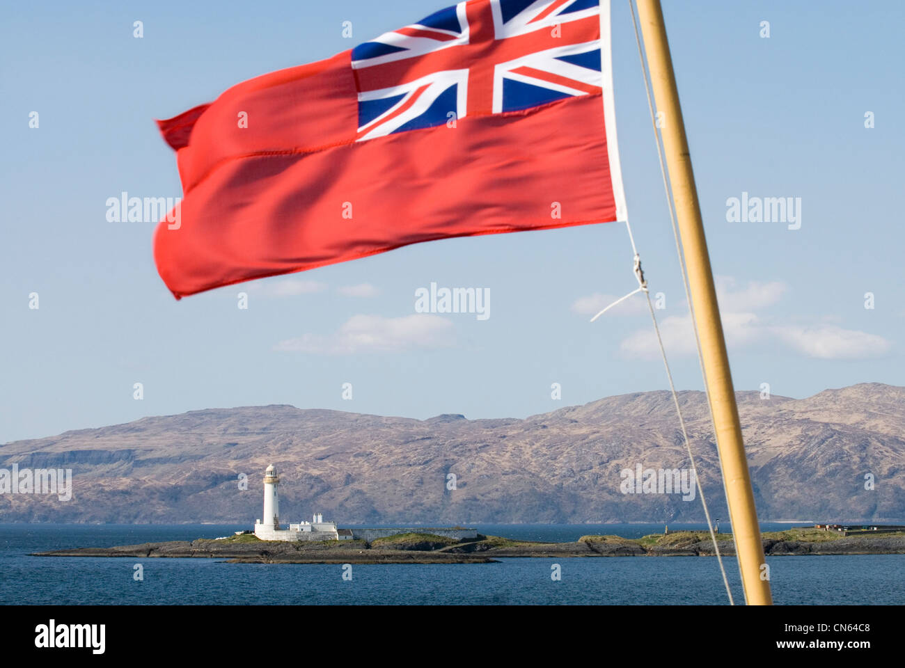 Red Ensign vom Boot in Schottland, Vereinigtes Königreich Stockfoto