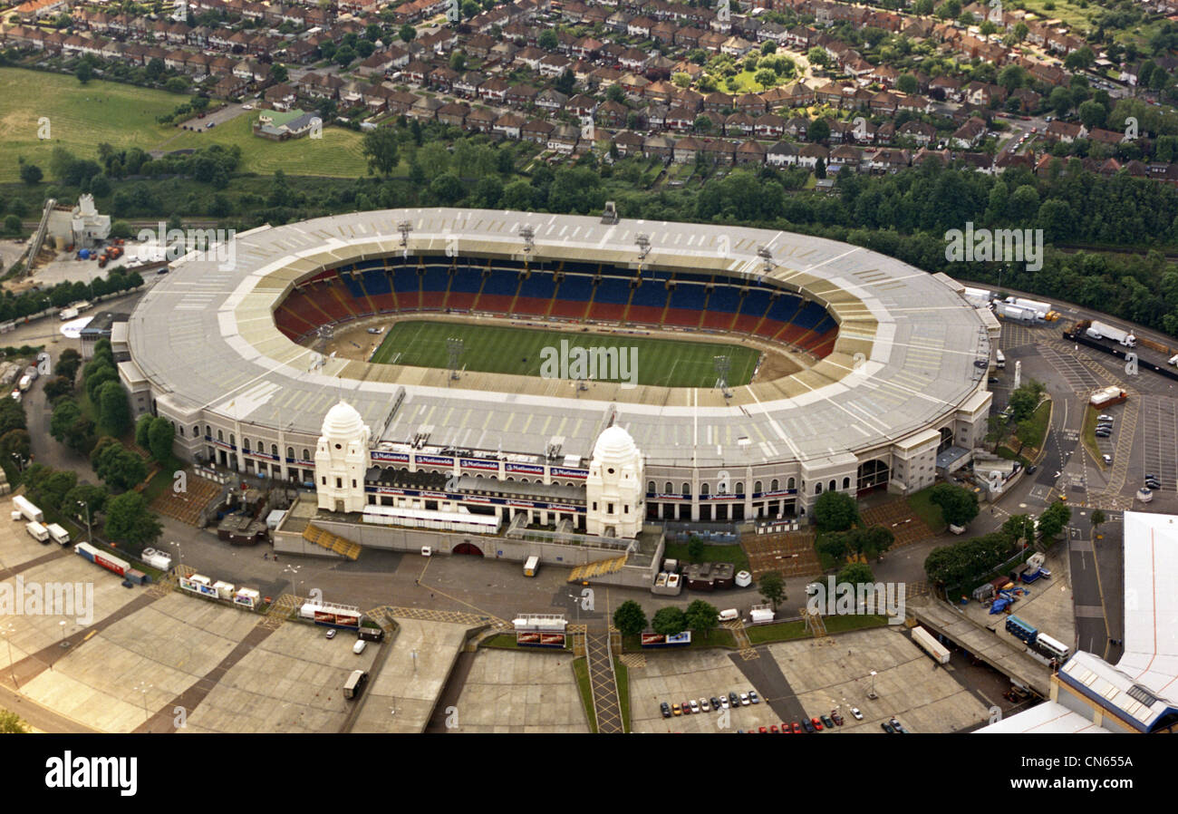 Luftaufnahme des alten Wembley-Stadion im Mai 2000 ...
