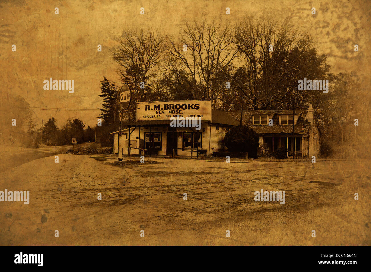 Strukturierte schwarz-weiß Foto der alten Heimat Tankstelle und Gemischtwarenladen in Fentress County, Tennessee Stockfoto
