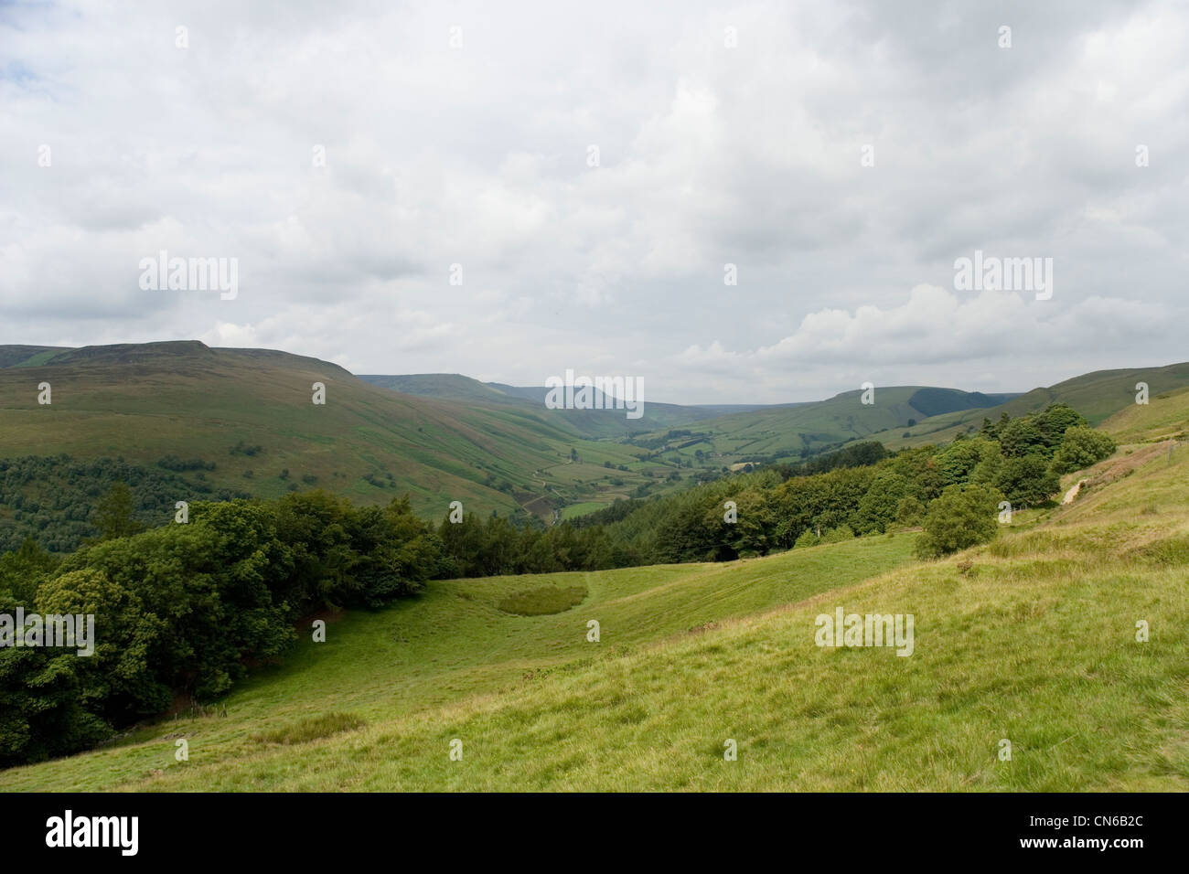 Schlange-Tal und Kinder Scout aus Hagg Seite Moor in Derbyshire im Peak District Stockfoto
