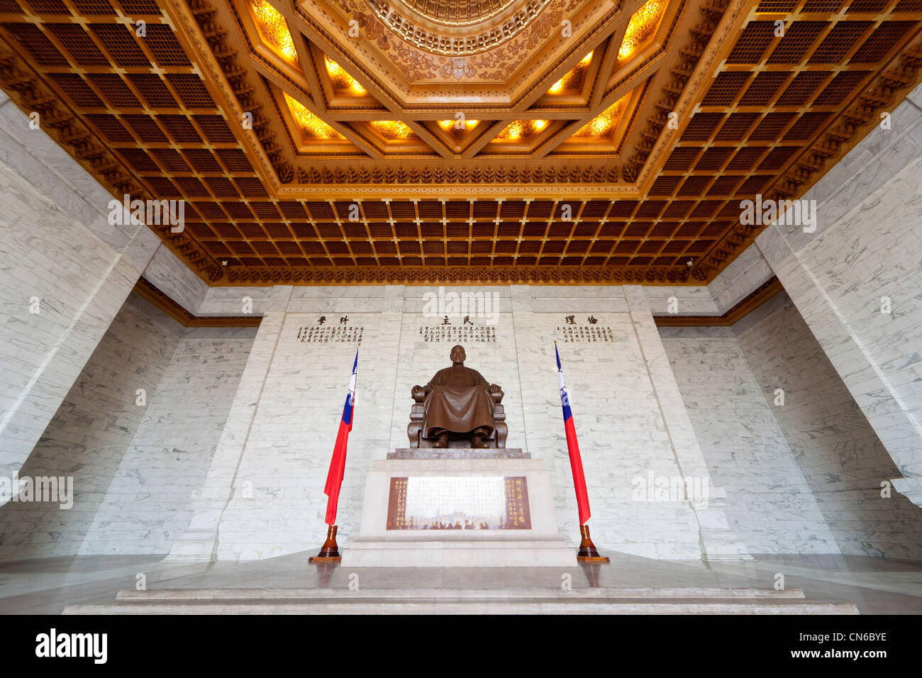 Bronze-Statue von Chiang Kai-Shek in CKS Memorial Hall, Taipei, Taiwan. JMH5645 Stockfoto
