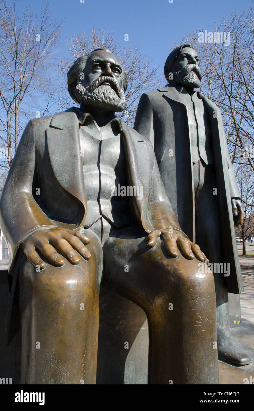 Statuen von Karl Marx und Friedrich Engels, Berlin Stockfoto