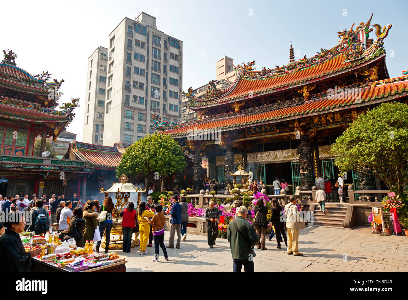 Longshan oder Lungshan Tempel Taipei Taiwan. JMH5697 Stockfoto
