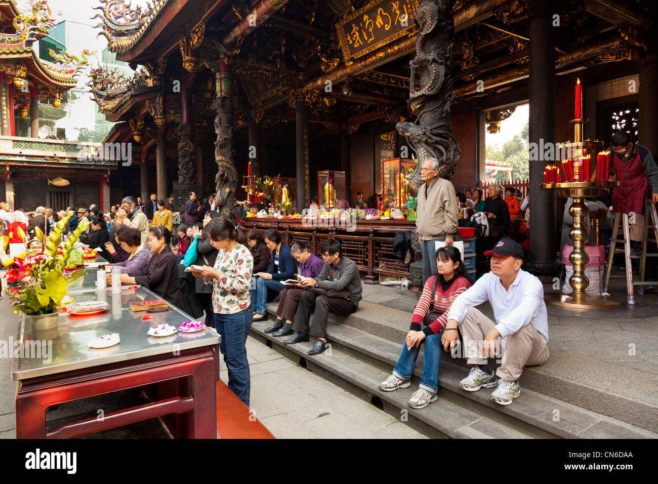 Longshan oder Lungshan Tempel Taipei Taiwan. JMH5705 Stockfoto