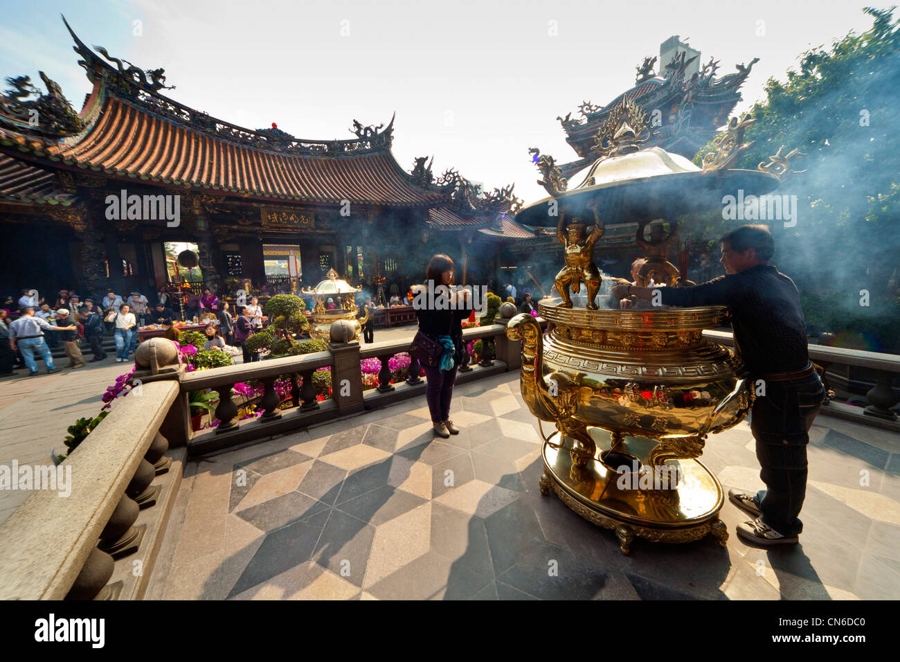 Longshan oder Lungshan Tempel Taipei Taiwan. JMH5708 Stockfoto