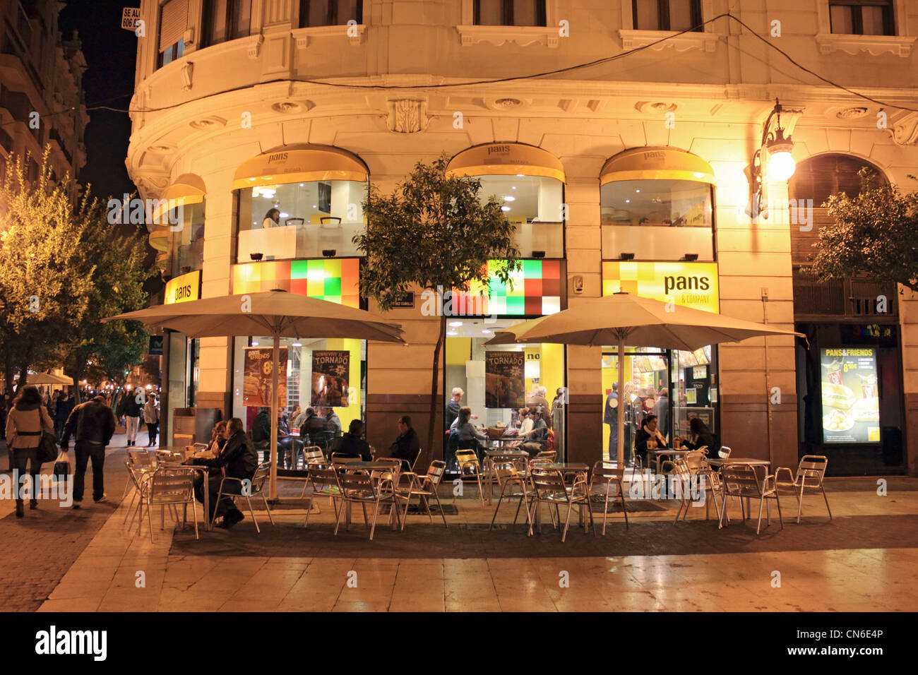 Cafe in der Nacht Valencia, Spanien Stockfoto