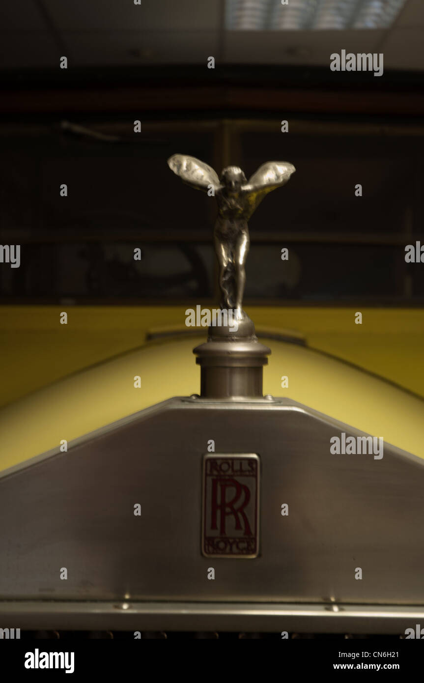 Oldtimer Rolls-Royce Motorhaube Silber Dame Emblem mit logo Stockfoto