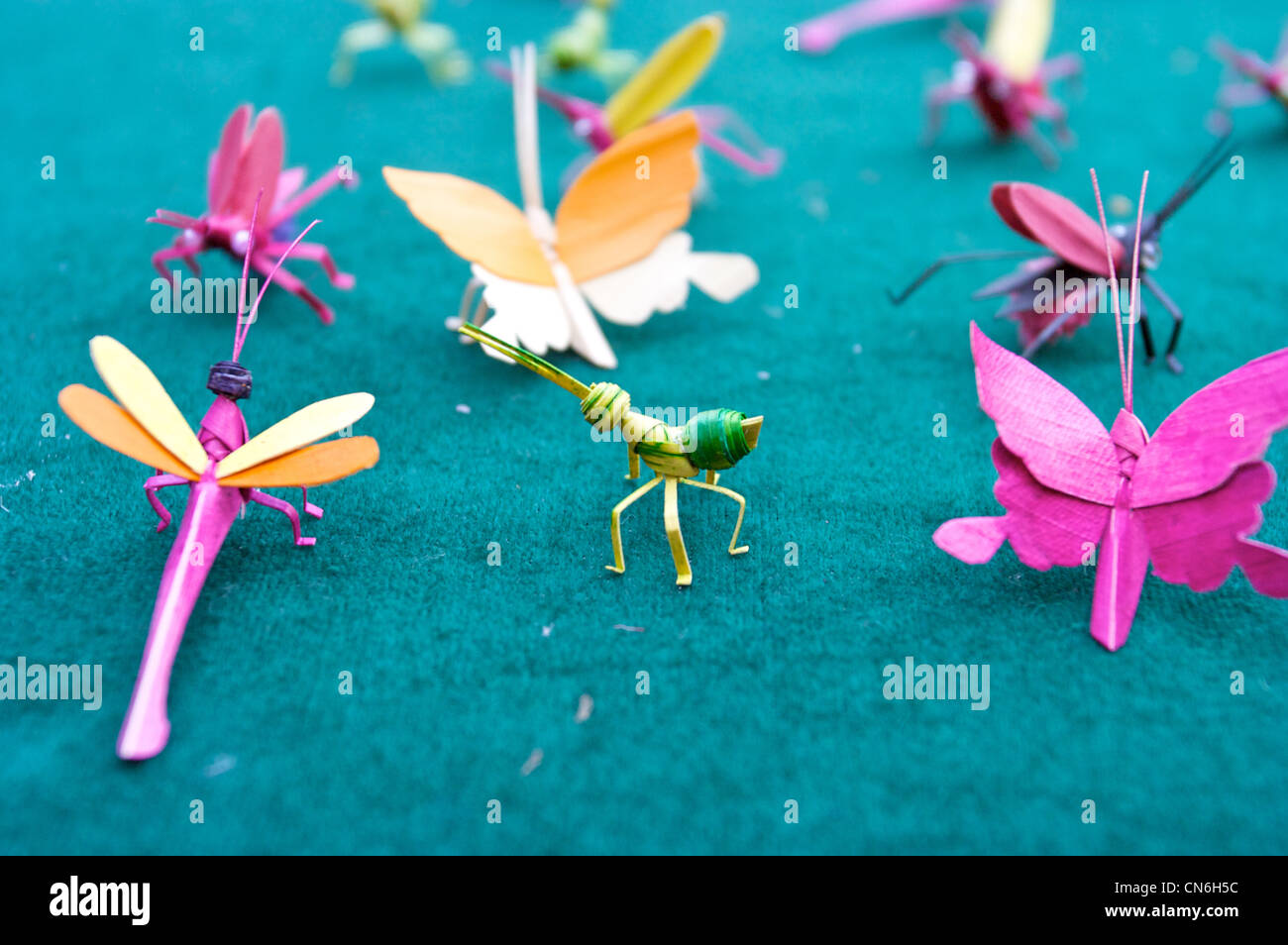 Handwerk, Tiere aus Papier, Chiang Mai Nacht Barzar Thailand hergestellt Stockfoto