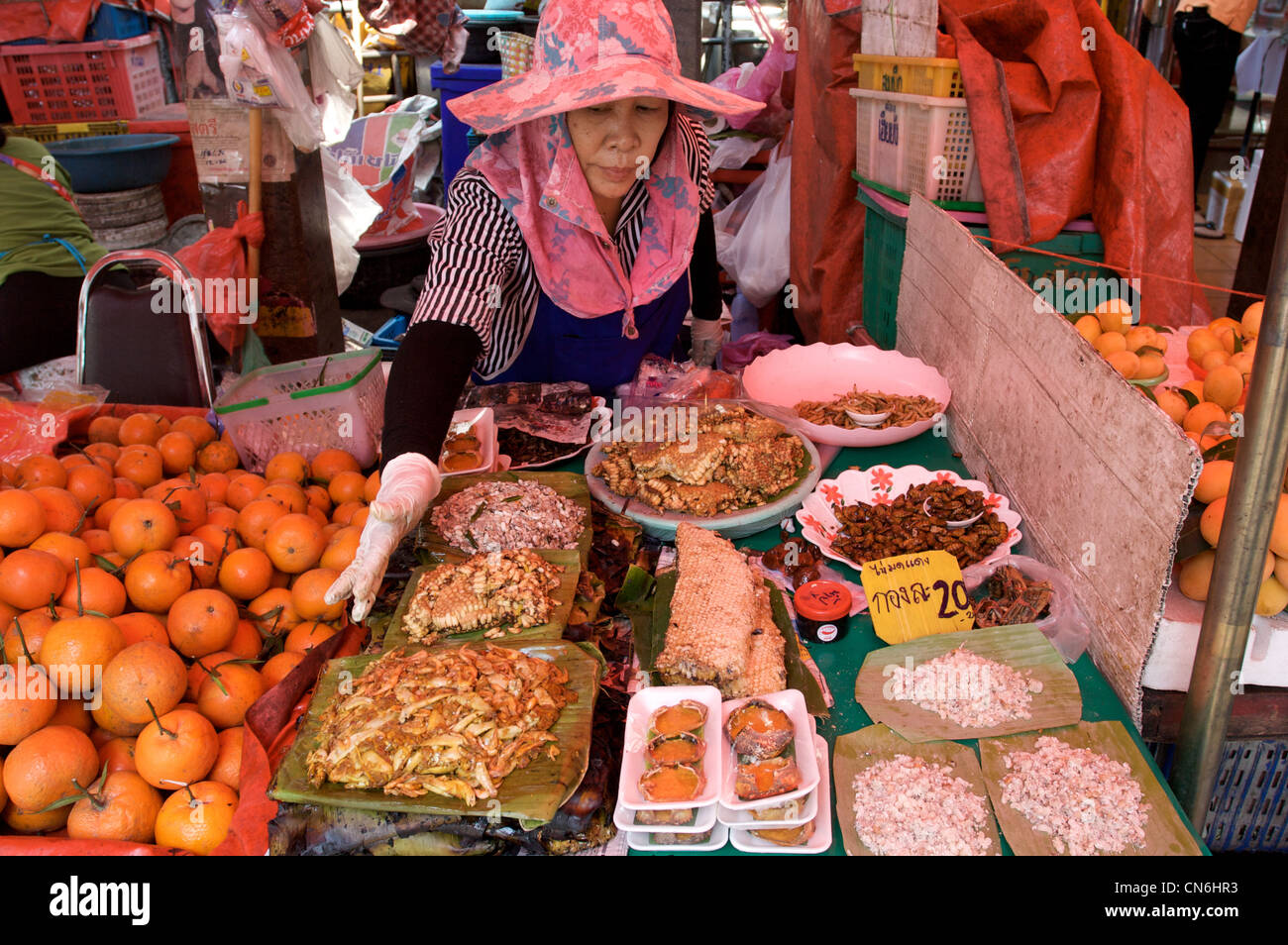 lokalen Lebensmittelgeschäft, Meeresfrüchte, Obst, Waben, Delikatesse, Chiang Mai, Kad-Kuang, Chiang Mai, Thailand Stockfoto