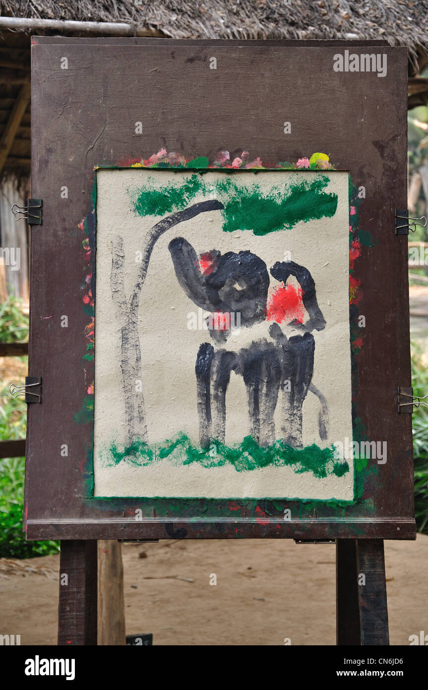 Elefant-Malerei an der Elefanten-Show, Maetaman-Elefanten-Camp in der Nähe von Chiang Mai, Provinz Chiang Mai, Thailand Stockfoto